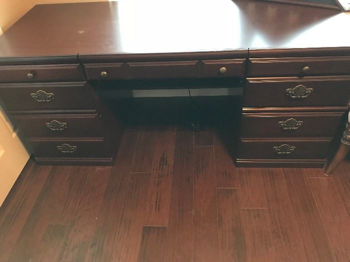 Nice Desk