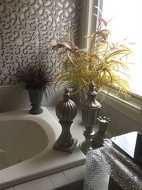 Elegant home accessories.