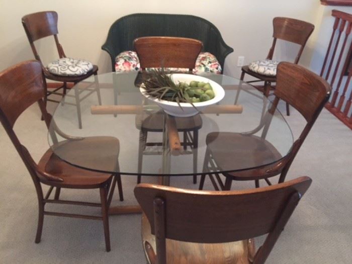 6 Wood Dining Chairs in near perfect condition