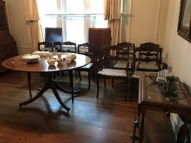 Banded Mahogany Table with 2 Large leaves and pads