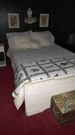 Vintage white full bed