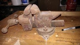 Antique Anvil vice 