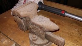 Antique Anvil vice 