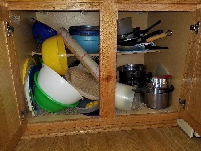Tupperware and cookware
