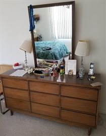 dresser, mirror, matching lamps, jewelry mirror