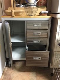 Metal cart on rollers - Hardwood top, 4 drawers, cabinet with 2 shelves