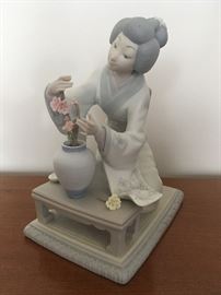 Llardo Japanese Figurine