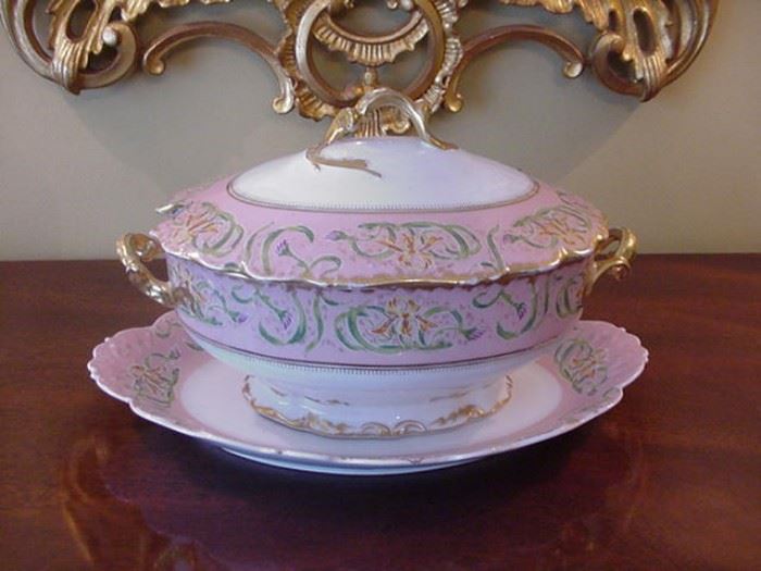 Elite Limoges tureen with orchid design in wide Pompadour pink borders