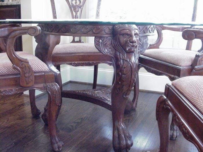 Detail on the base of table