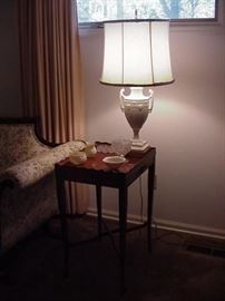 End tables and porcelain lamps (pair of each)