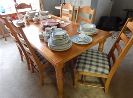 Country style table with six chairs and one leaf