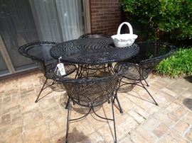Vintage Iron Mesh table & 4 chairs