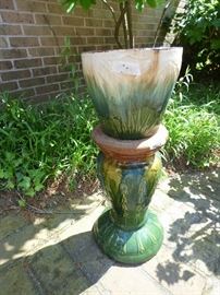 Pottery jardiniere, pedestal (as is)