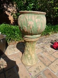 Jardiniere with pedestal