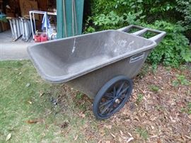 Large Rubbermaid garden cart