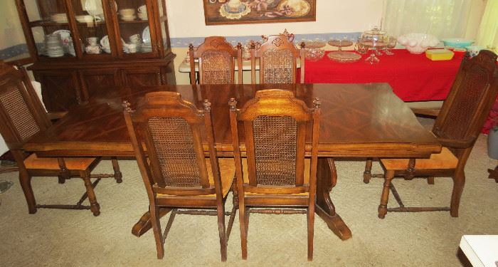 Beautiful 8' Formal Dining Table (two removable leafs) with Six Chairs.  Also Available Is Matching Lighted China Hutch