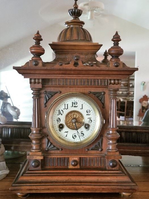SEVERAL Antique wall and mantle clocks throughout the house - ALL WORK !