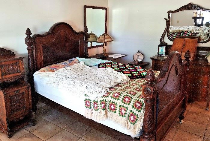 Full size Antique bed- BEAUTIFUL !!!