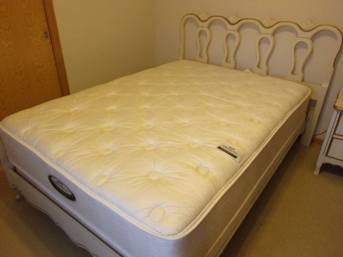 Simmon's Beauty Rest Full Mattress and Box Springs
