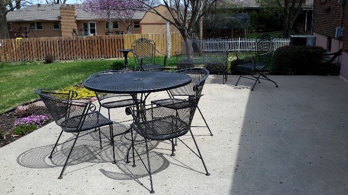 Wrought Iron Patio Set in Excellent Condition