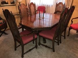 Matching dining room table and chairs - includes leafs and table pads