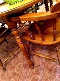 Nice Maple Dining Set with 2 Leaves...