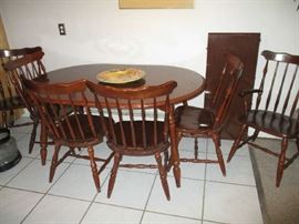 DINING TABLE W/1 LEAF & 6 CHAIRS