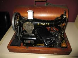SINGER SEWING MACHINE