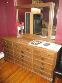 DRESSER W/MIRROR