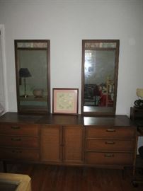 DRESSER W/ DUAL MIRROR