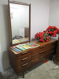 DRESSER W/ MIRROR