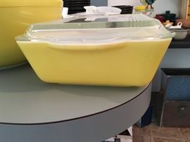 Vintage Pyrex Refrigerator container 