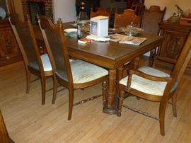 DR Table w/6 chairs & leaves & pads