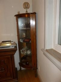 Small corner curio