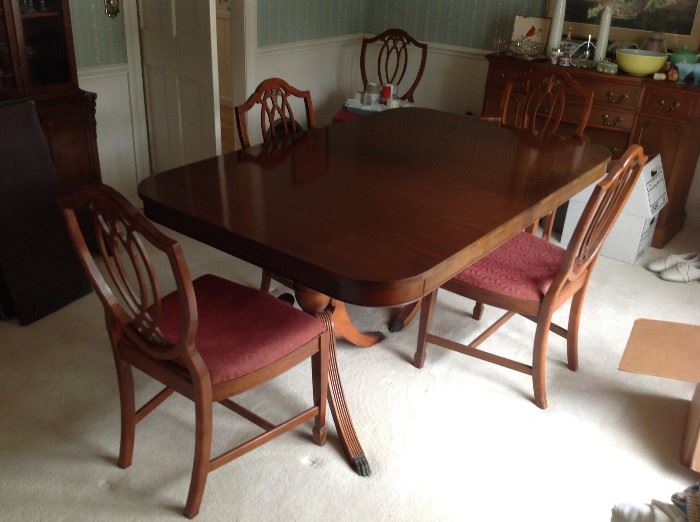 Duncan Phyfe Dining Table / 6 Shield Back Chairs $ 400.00