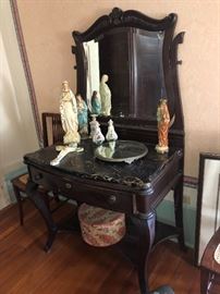 Antique vanity with marble top 
Perfect condition.  

Love it. 

Don’t see this all the time. 