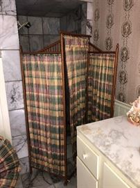 privacy screen; retro vintage plaid wooden screen