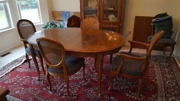 Davis Dining Table w 6 Chairs and 3 Leaves and Pads