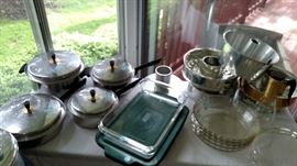 Pyrex, Signature pots and pans, bake ware