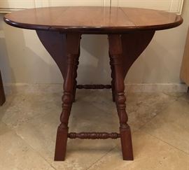 Drop-leaf End Table Vintage Beautiful