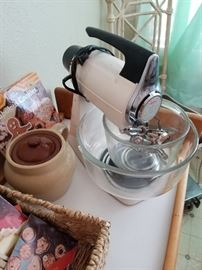 vintage standing mixer with bowls