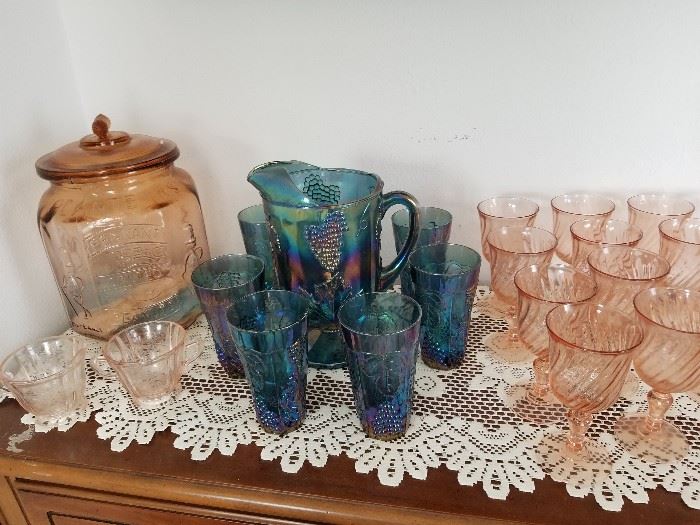 Large pink glass Planters peanut jar,  blue carnival glass set