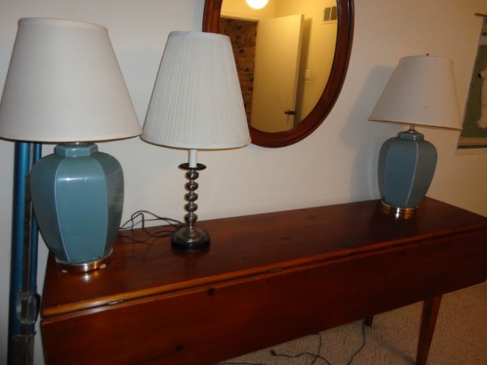 LOTS OF LAMPS ON A DROP LEAF TABLE