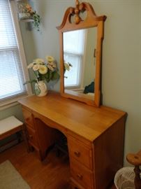 WOOD DRESSING TABLE AND MIRROR 