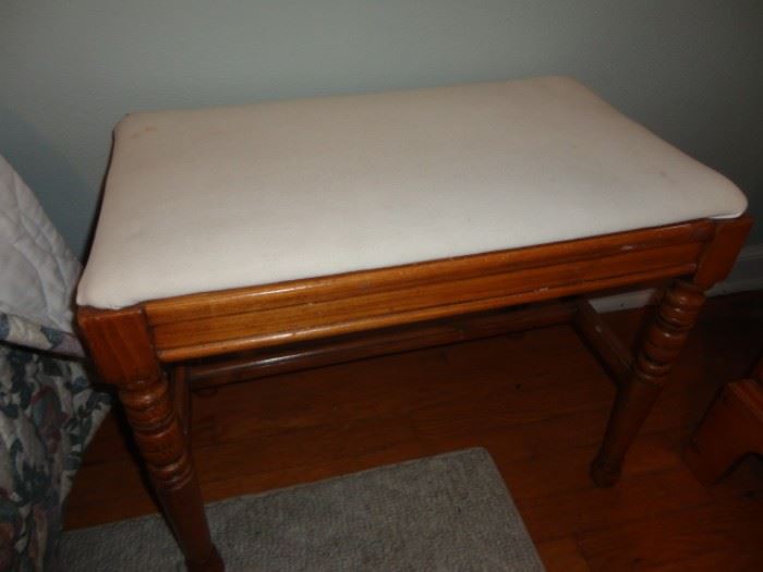 DRESSING TABLE BENCH 