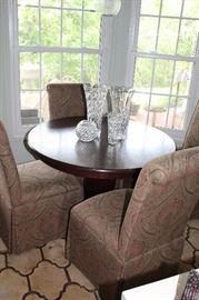 furniture round dining table and accent chairs