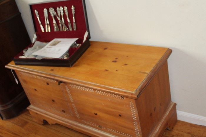 furniture cedar chest
