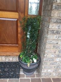 LOTS OF OUTDOOR GARDEN ITEMS