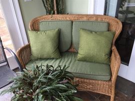 WICKER LOVESEAT 