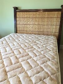 QUEEN MATTRESS AND BOXSPRING